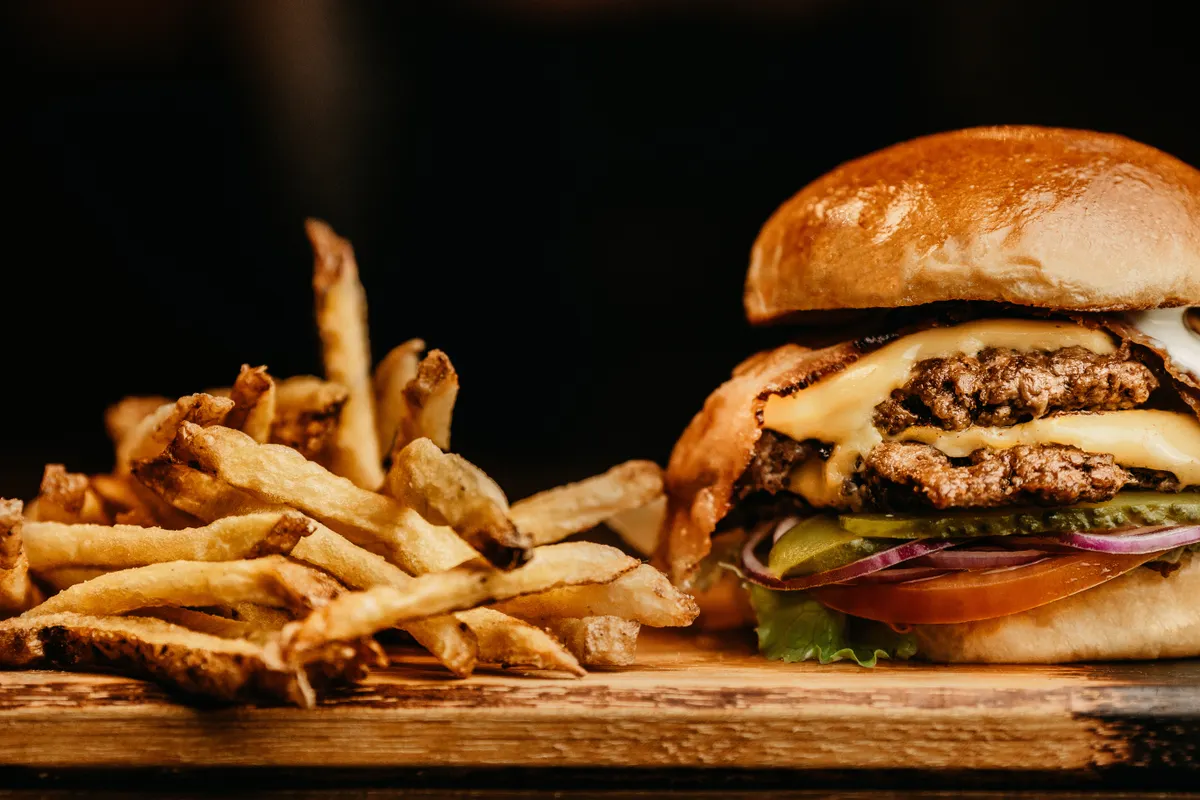 Burger maison — Le Comptoir d'Auguste Paris 11ème